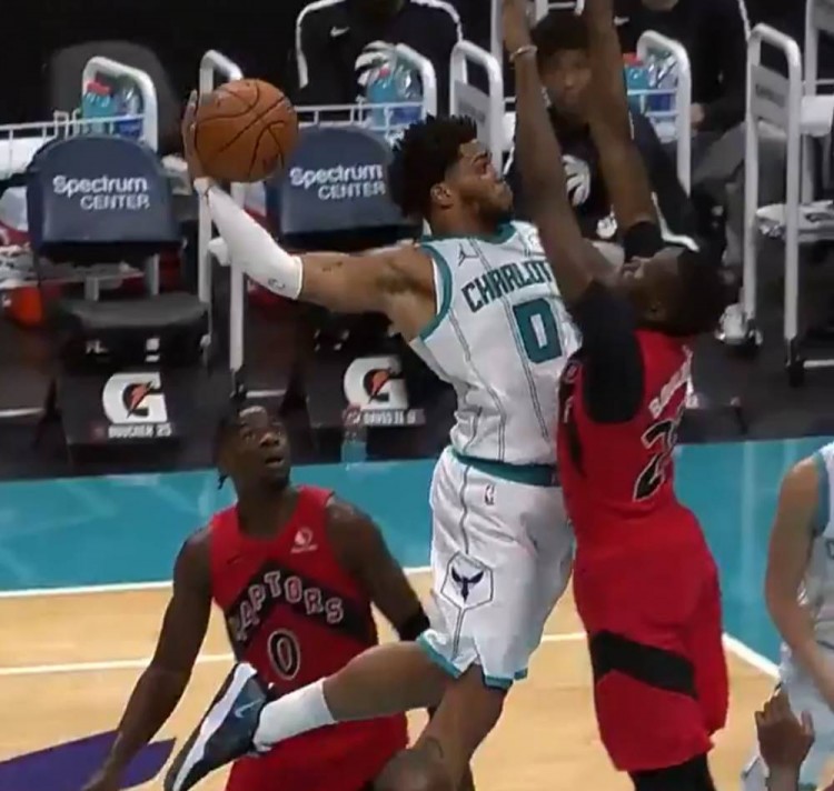 边锋内收 边锋内收